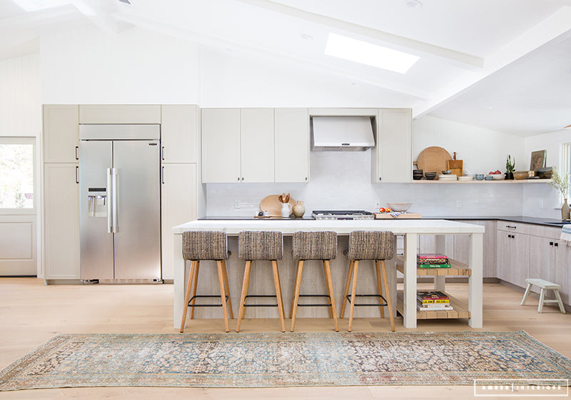 Neutral Two-tone Kitchen that's Anything But Boring