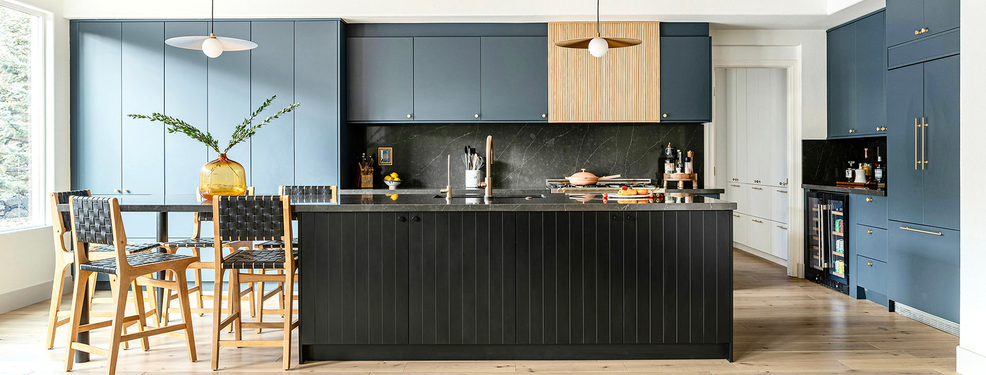 Beautiful Built-in Look in Black and Night Sky