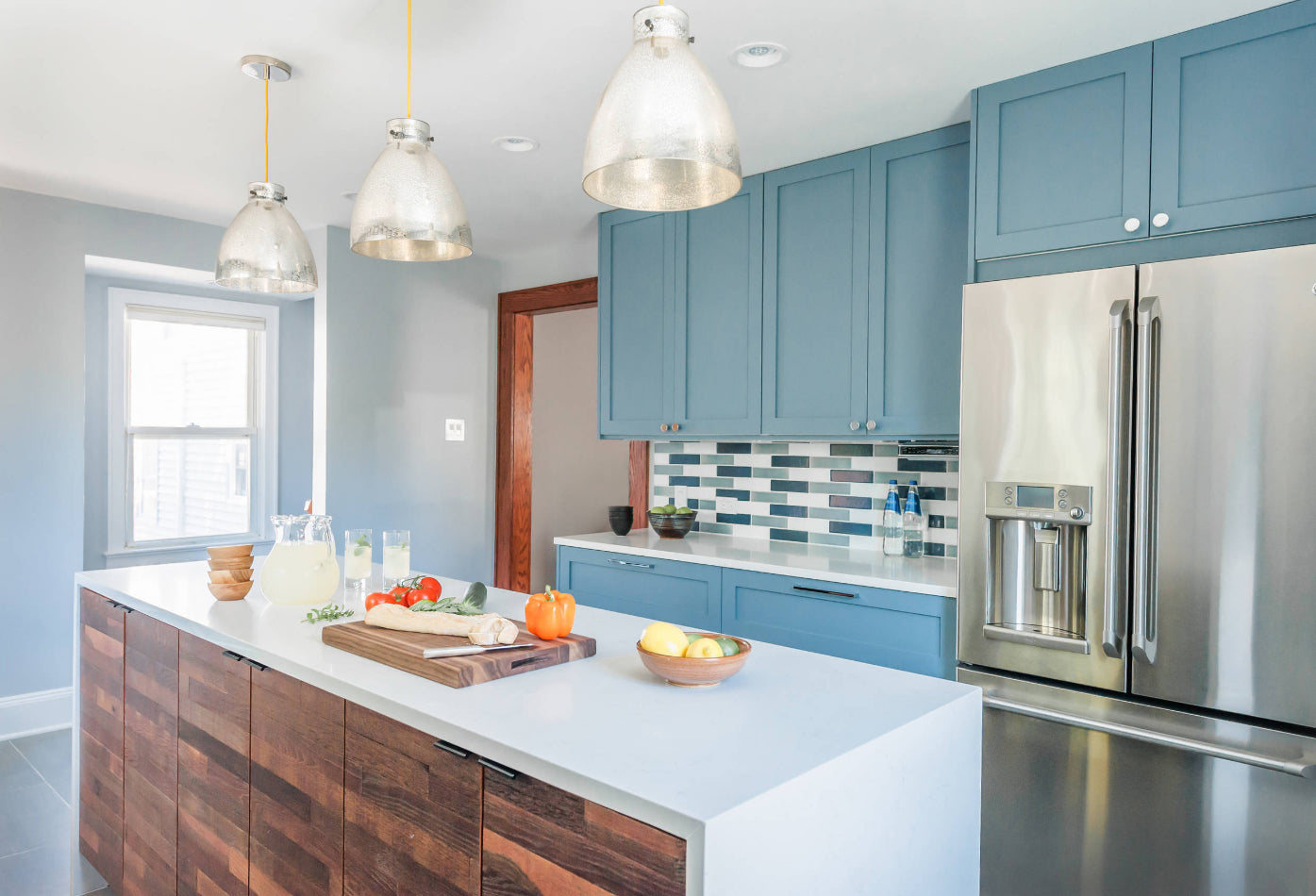 A Clean, Contemporary Kitchen with a Vibrant Style