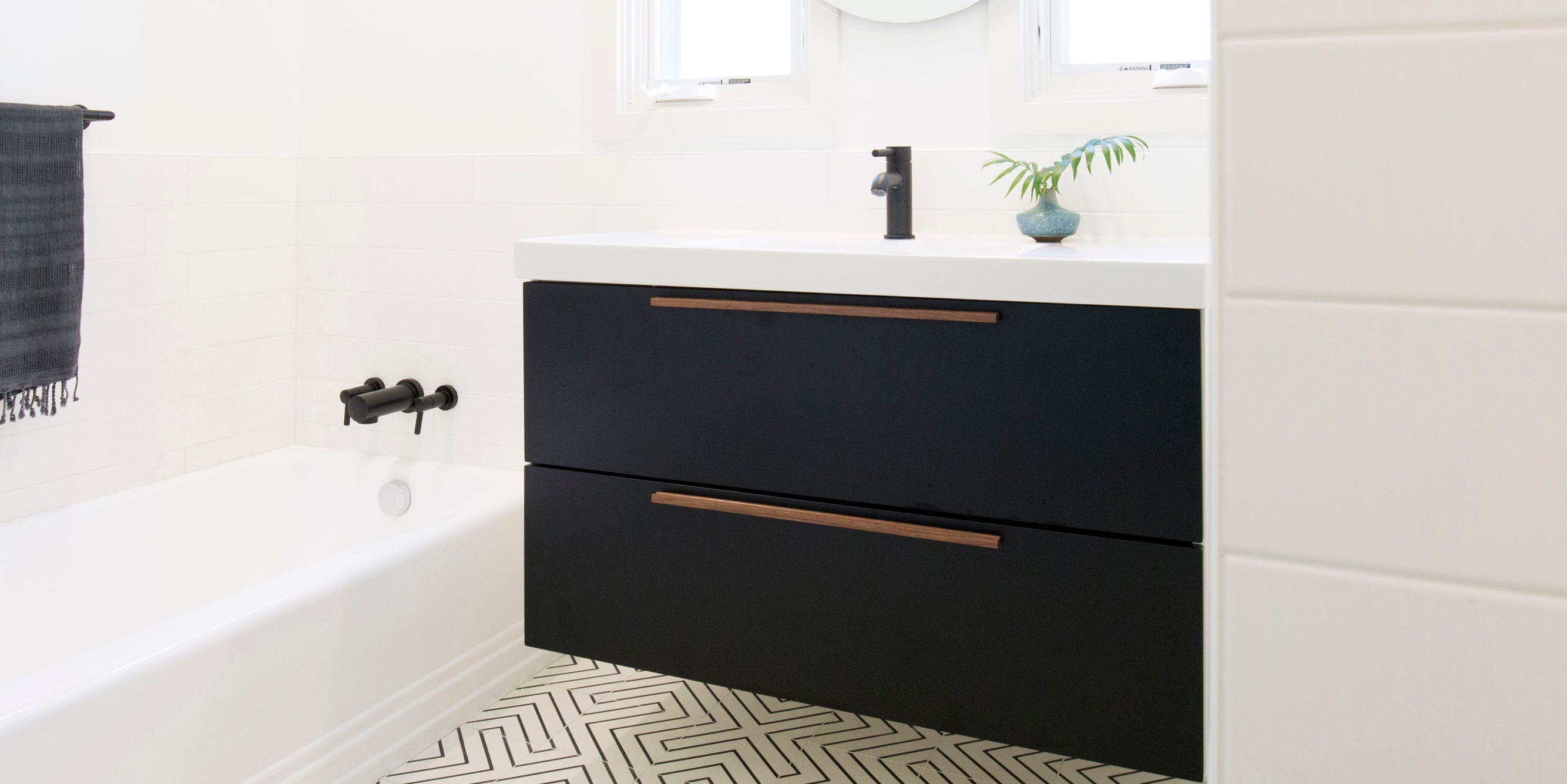 Modern Minimalist Style Bathrooms That's Big on Function