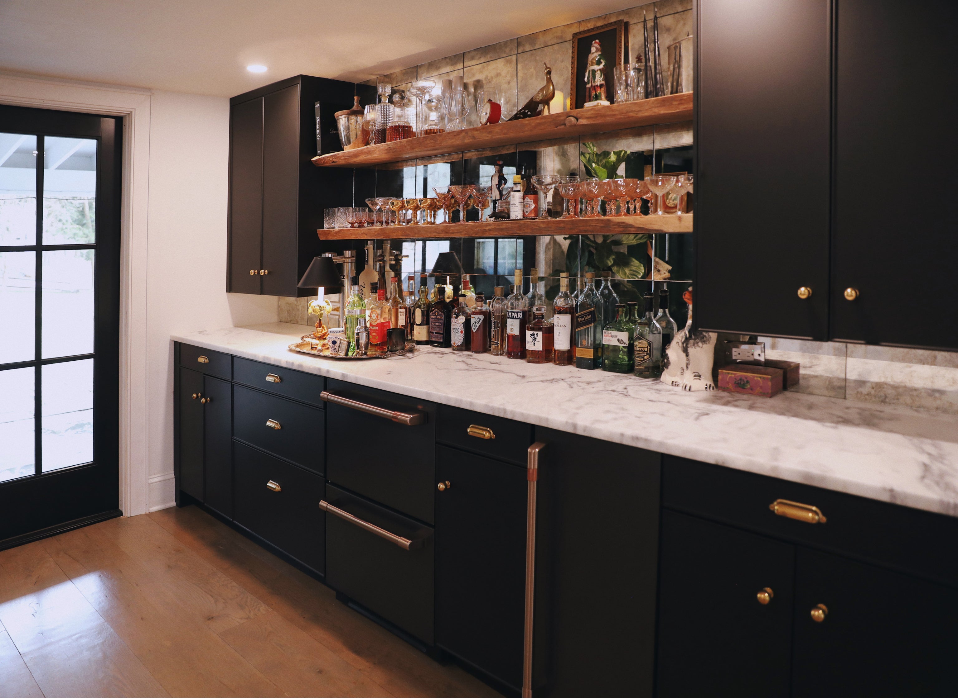 A Cheers-Worthy Kitchen Bar