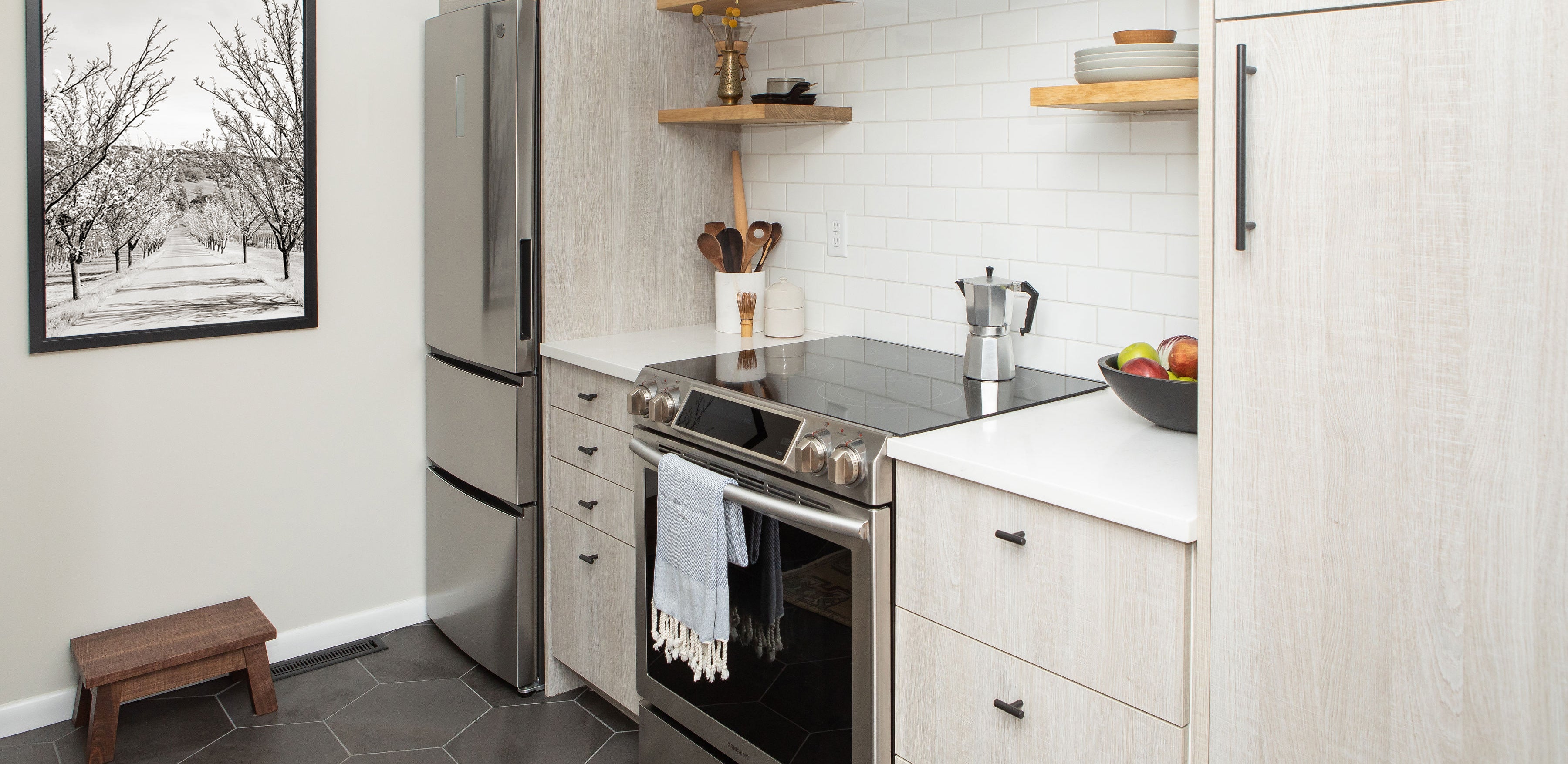Elegant Neutral-toned Kitchen in Impression Smoke