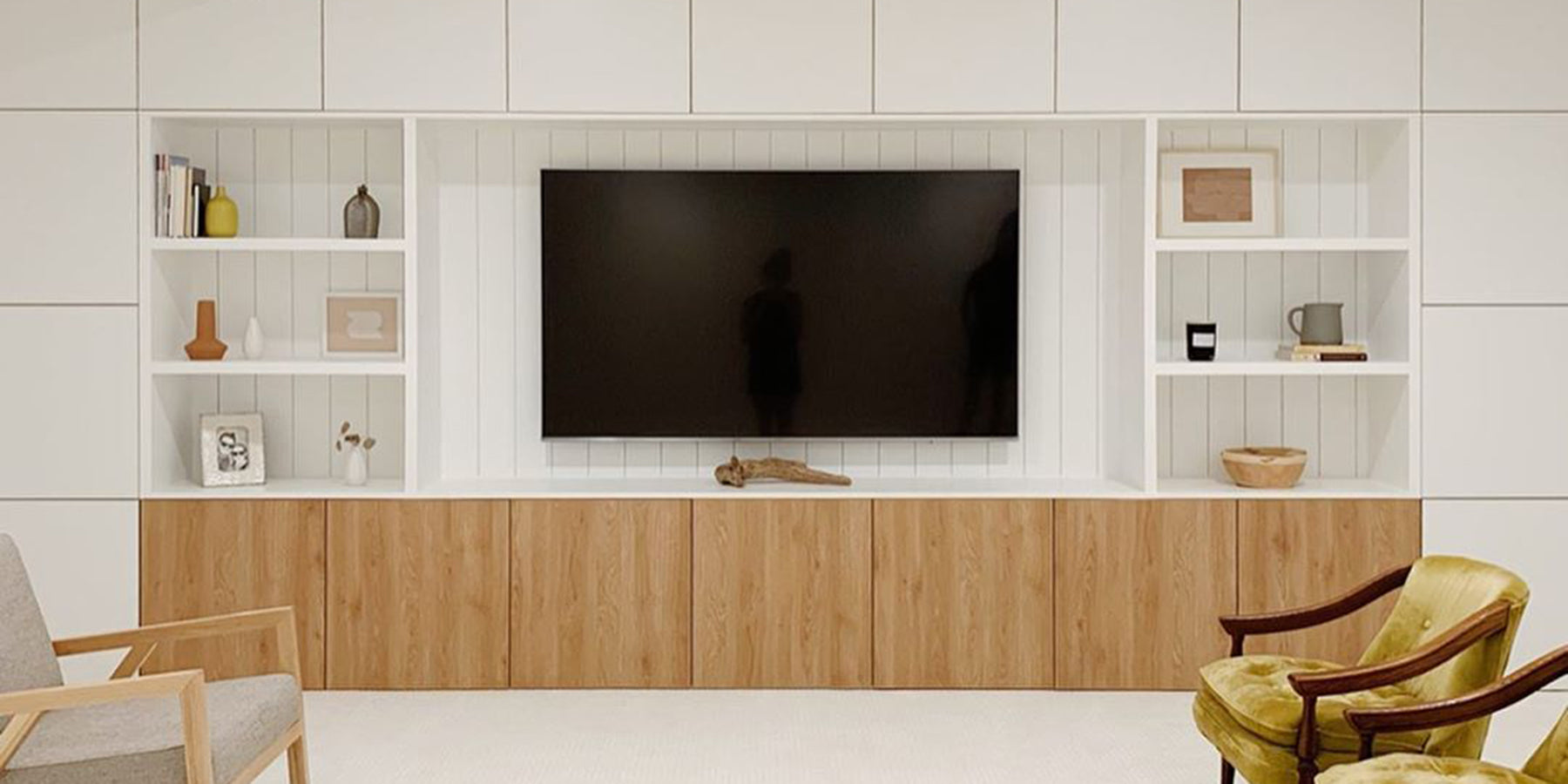 Breathtaking Built-in Media Wall using Semihandmade Besta Fronts