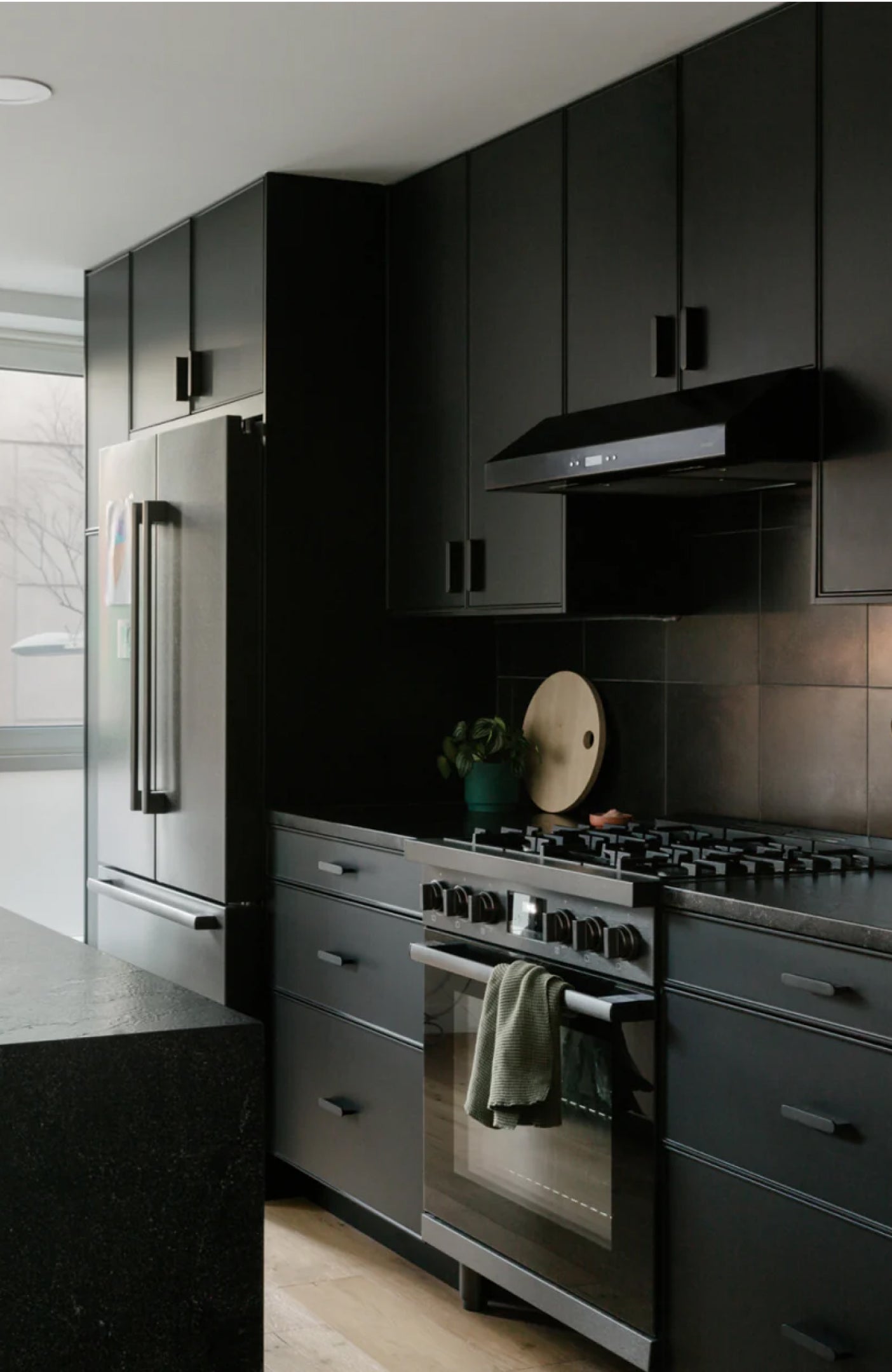 Black kitchen cabinets