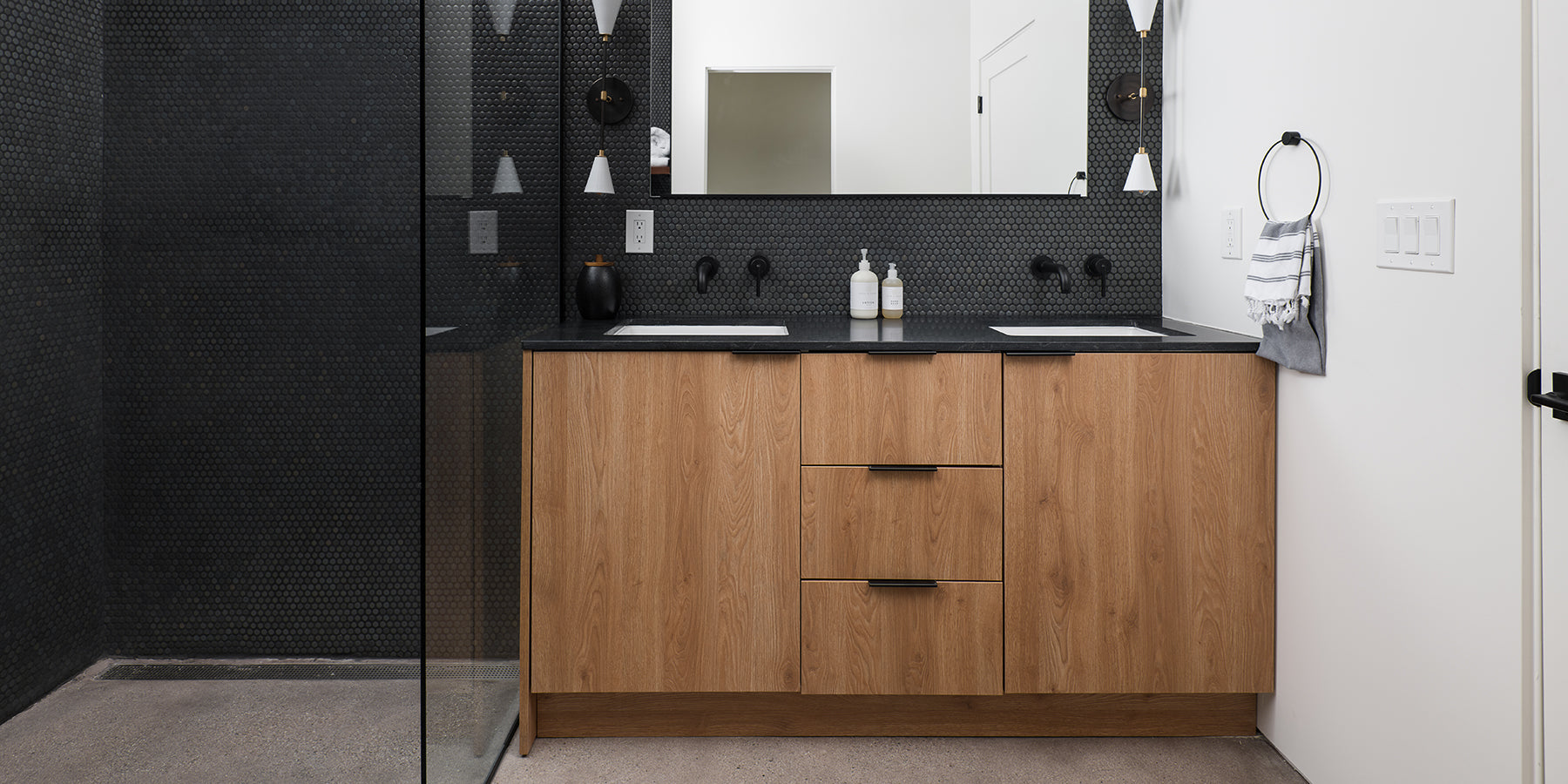 Stylish, Modern-style Bathrooms with Godmorgon and Sektion