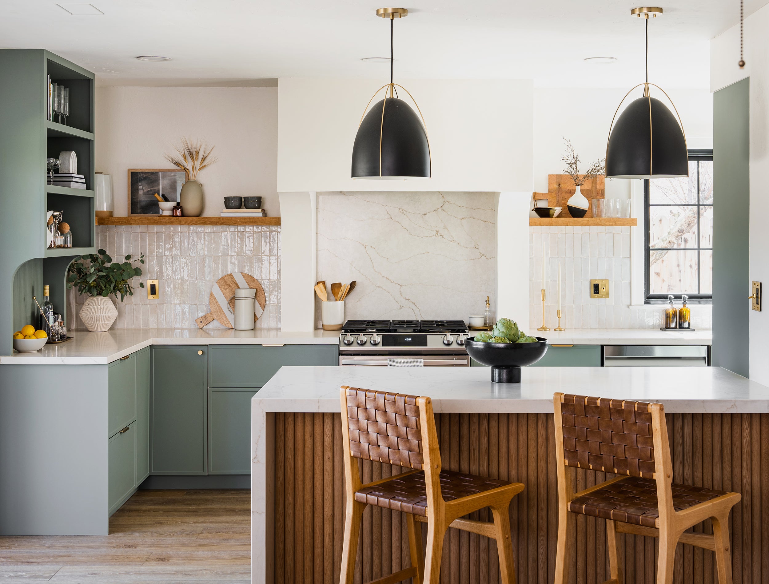 A California Cool Two-Tone Kitchen