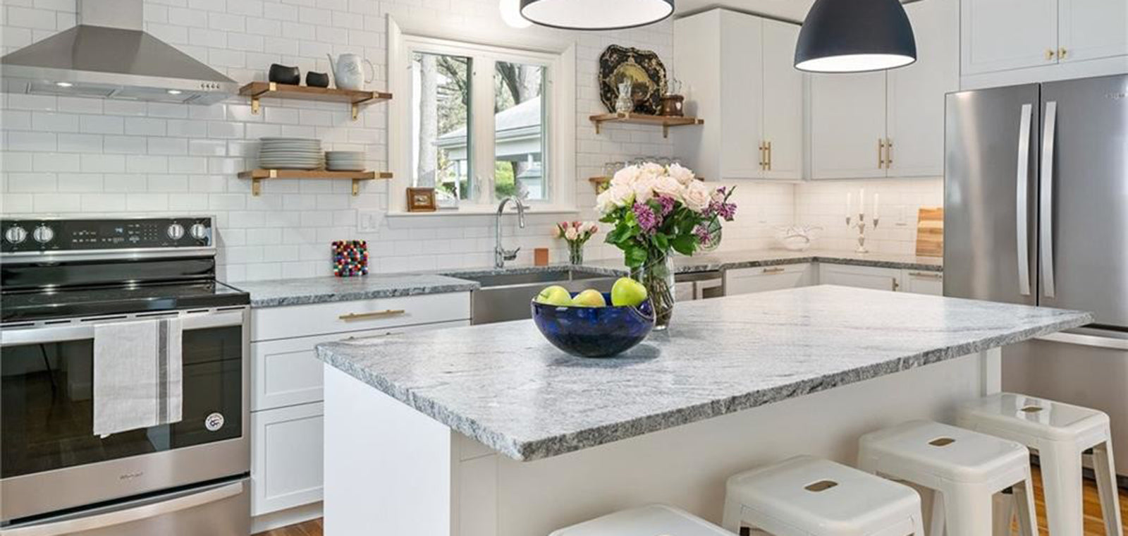 A Rhode Island Mid-century Home Gets a Facelift