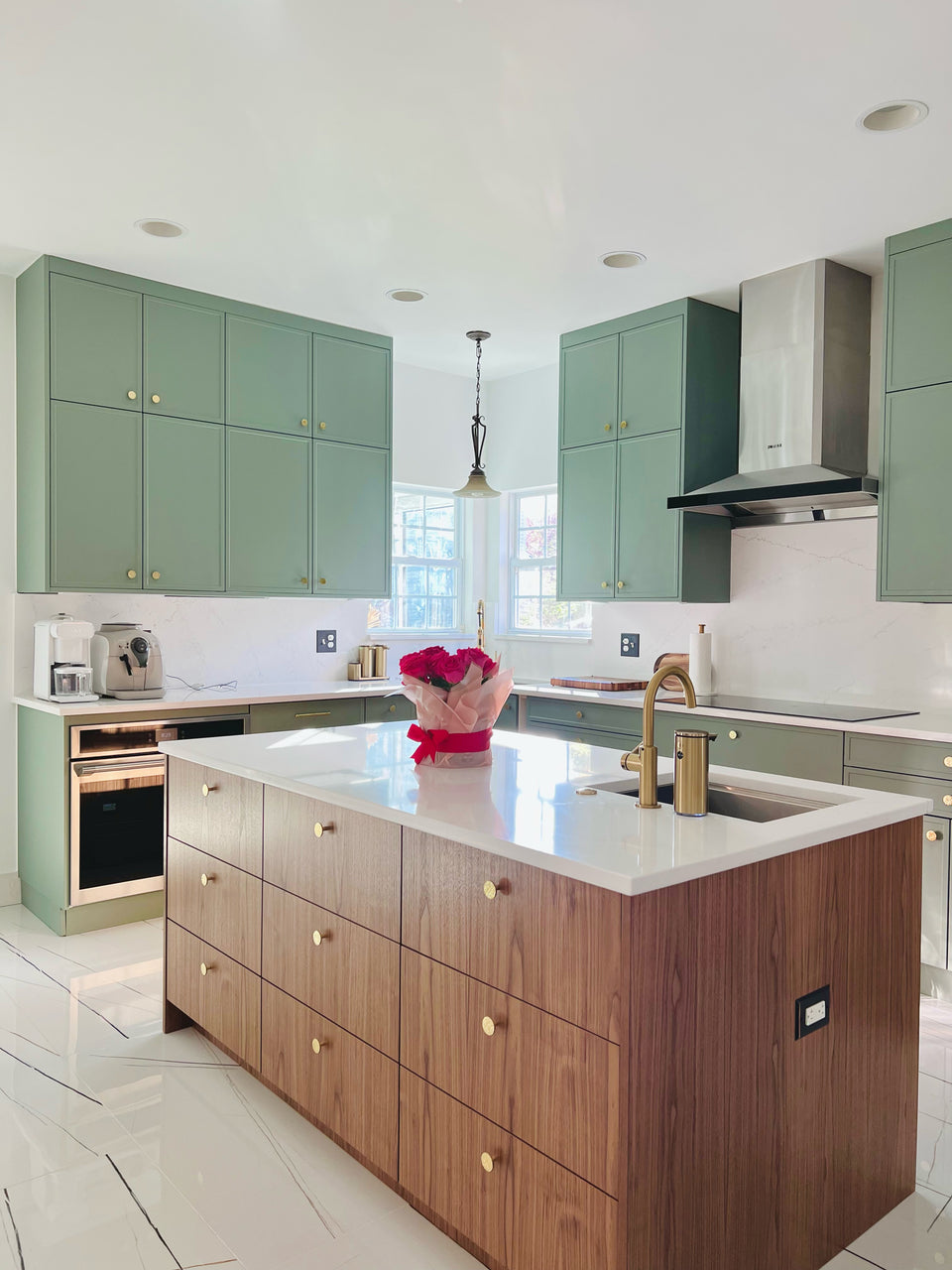 Photo inspiration: Green Kitchen Renovation Ideas For Energy Efficiency Reference: A Sleek Green Kitchen Renovation