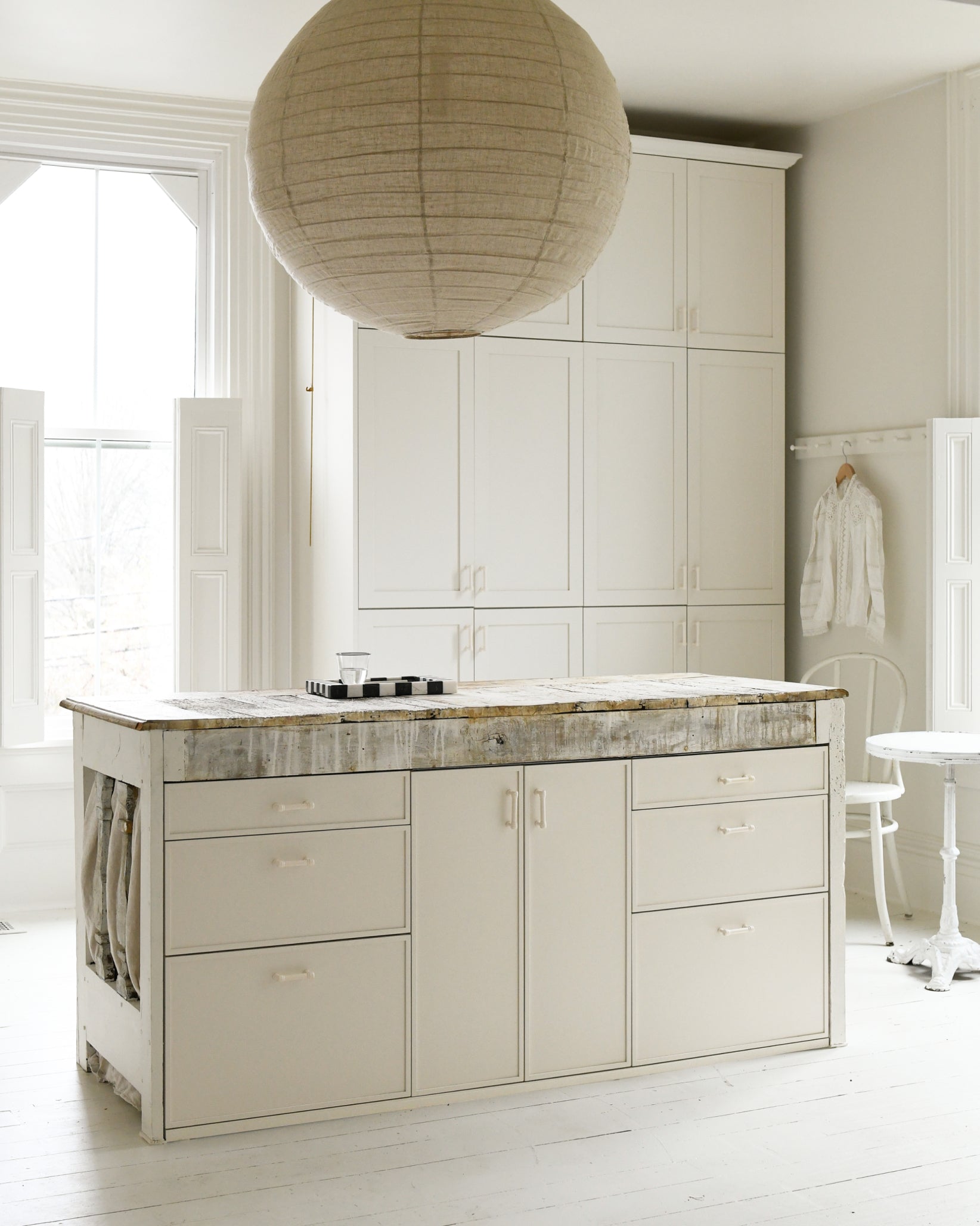 Paper White Frame Leanne Ford